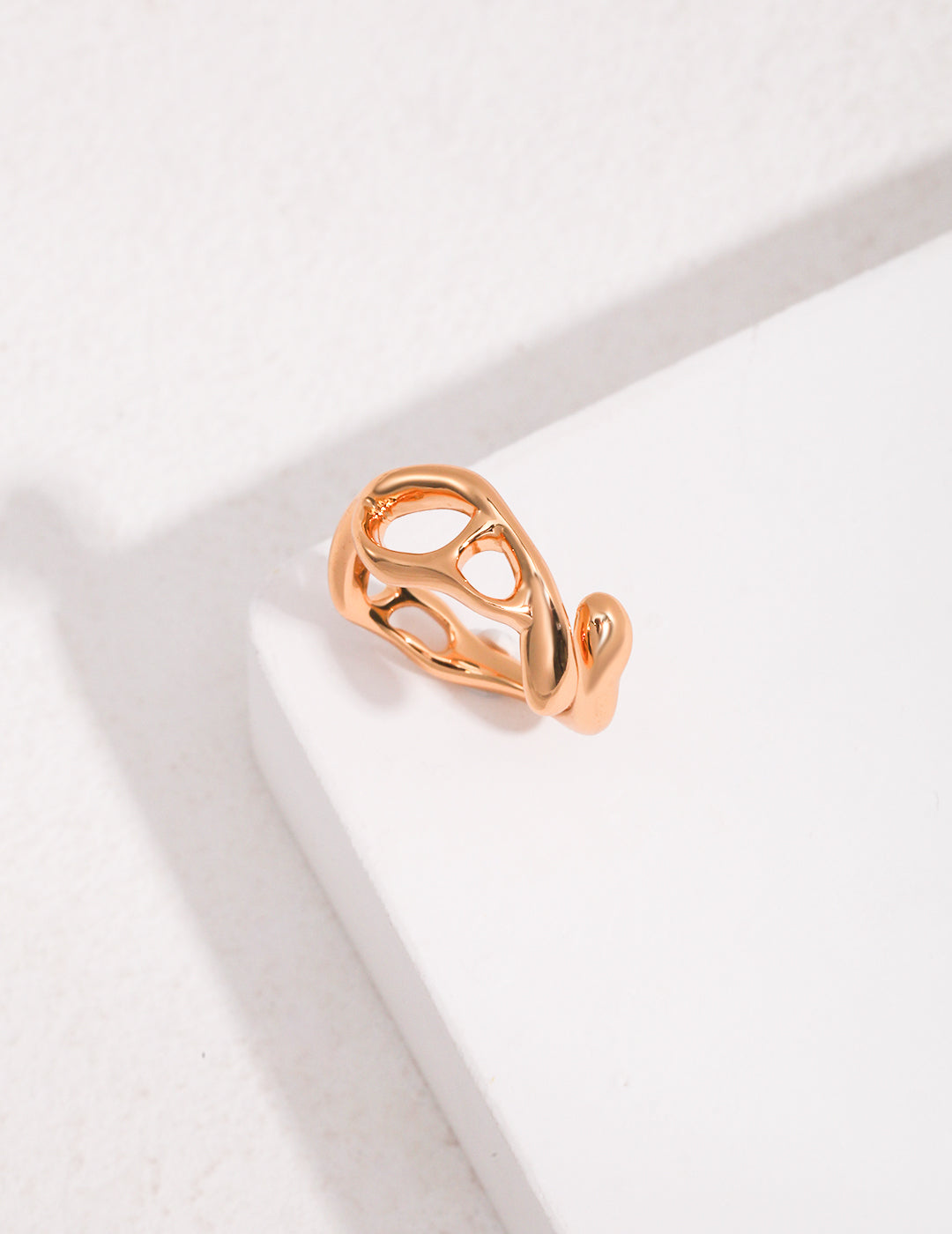 Minimalist Flow Ring