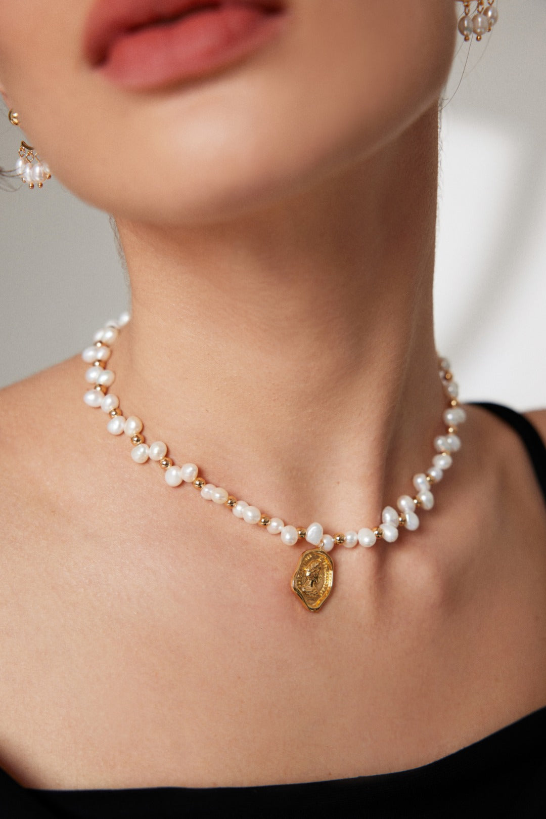 The Her History" Queen Elizabeth II Portrait Coin Silver Natural Pearl Necklace
