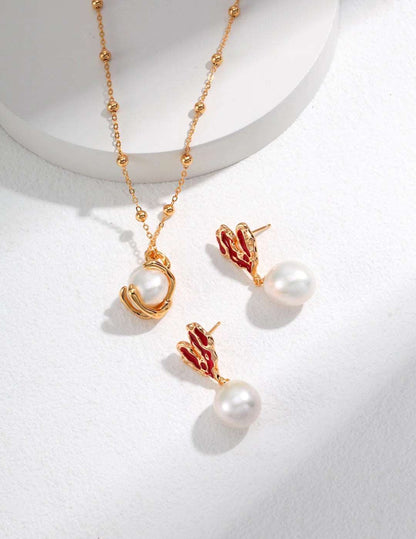 Irregular Heart Abstract Pearl Necklace