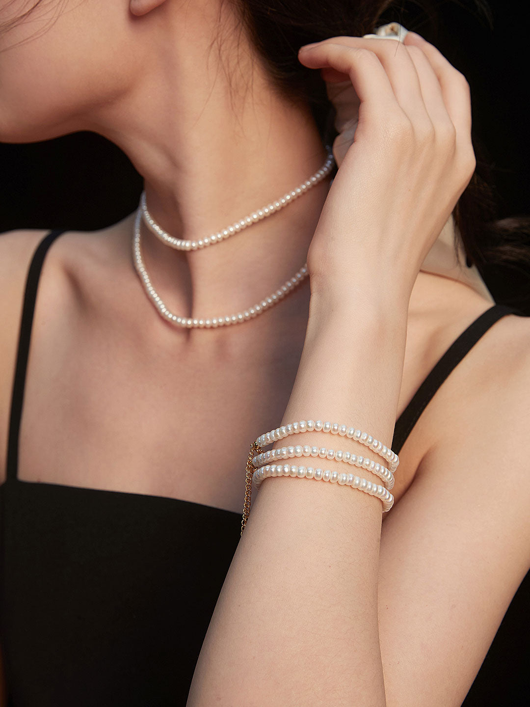 Classic Pearls Choker