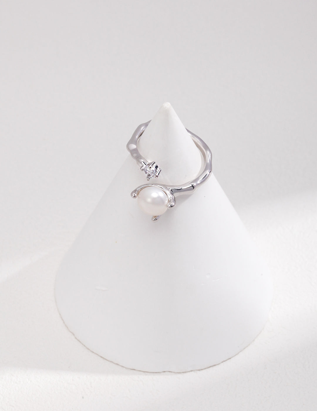 Classic Zircon Pearl Open Ring